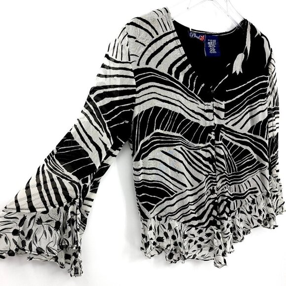 Phool Women's M B&W Floral V Neck Long Flare Sleeve Ruffled Contour Blouse - Picture 3 of 13